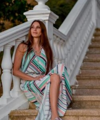 Мои услуги охватывают широкий спектр возможностей: классический и эротический массаж, глубокий орал, разнообразные позы и эксперименты. Я умею слушать и понимать твои желания, поэтому гарантирую комфорт и удовлетворение нашей встречи. Мои ухоженные формы и улыбка никого не оставят равнодушным. Доверься мне, и ты познаешь неподдельное наслаждение. За фото и отзывы обращайся в личные сообщения. Жду тебя в Москве! 💋🌸🔥 13976, 28 лет